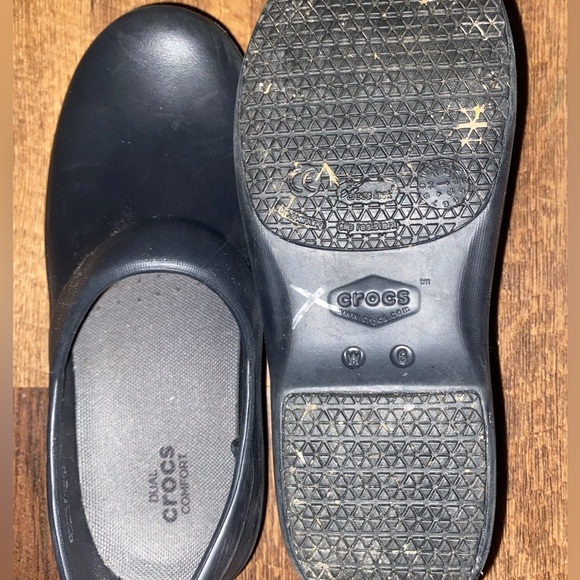 CROC Clogs - Picture 4 of 6
